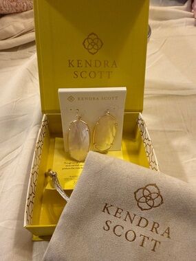 Kendra Scott Pale Opal Elle Drop Earrings - Gold